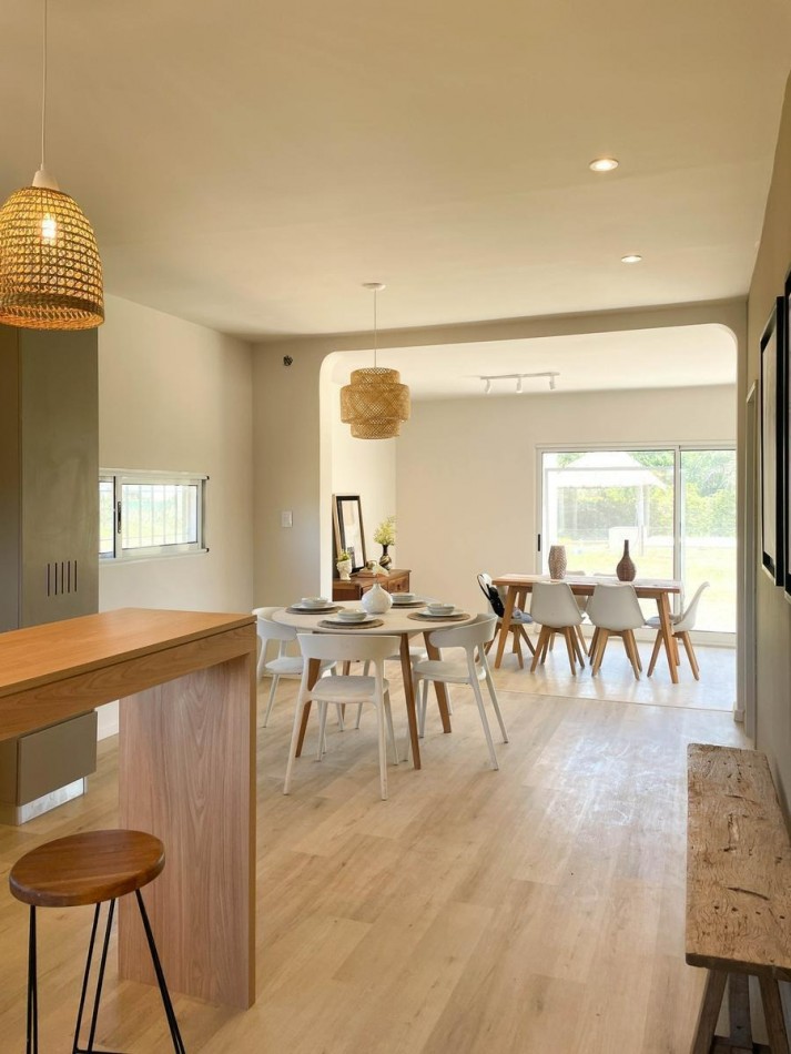 Casa 2 Dormitorios con Pileta en Funes Town