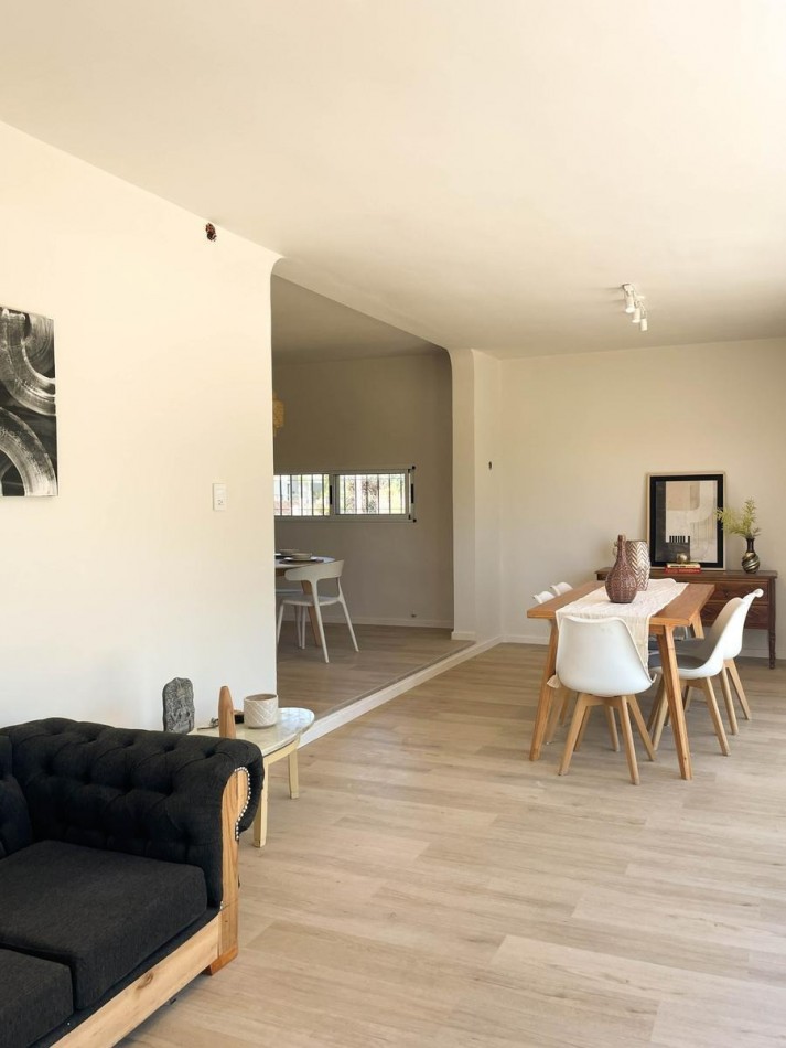 Casa 2 Dormitorios con Pileta en Funes Town