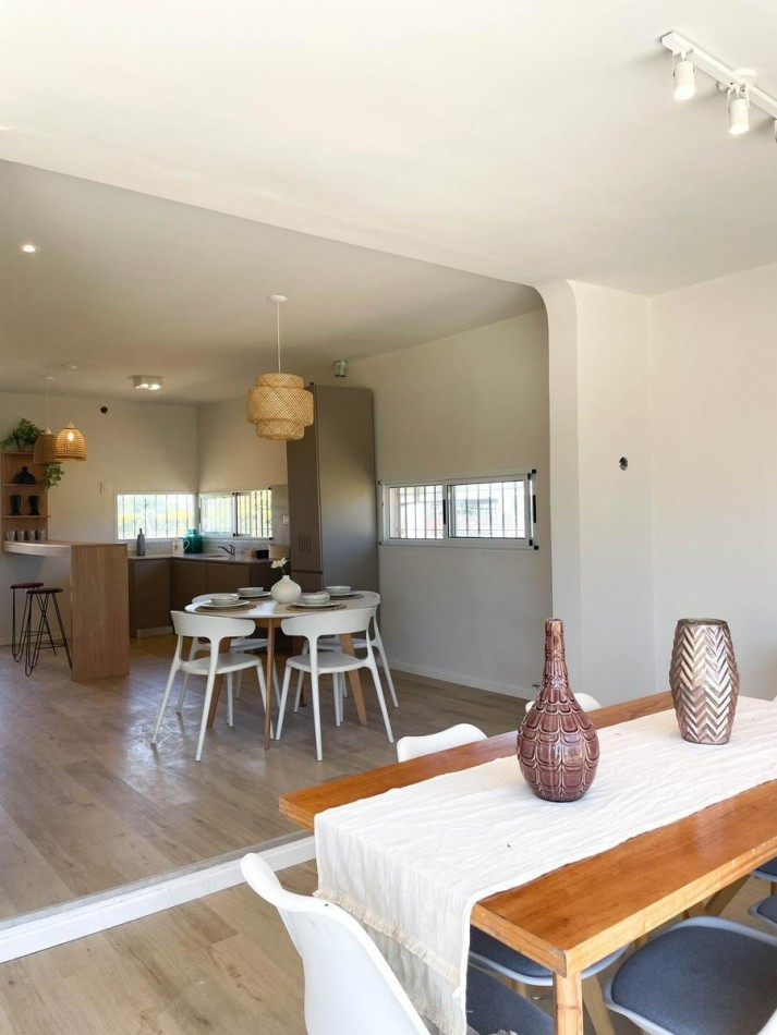 Casa 2 Dormitorios con Pileta en Funes Town