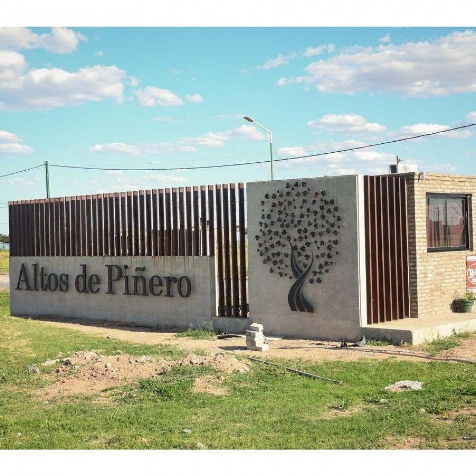 Venta Terrenos 300 m2 en Altos de Piñero