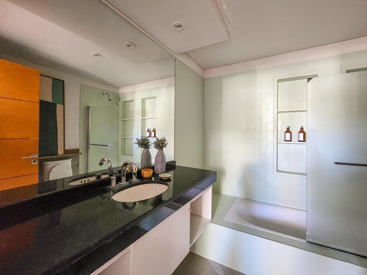 Casa 3 Dormitorios con Pileta Funes Hill Miraflores