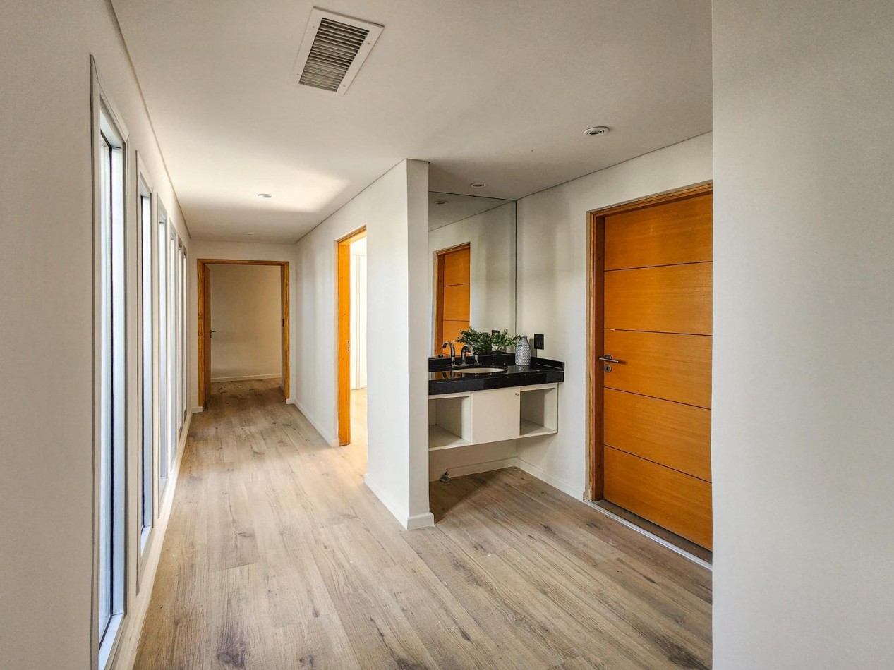 Casa 3 Dormitorios con Pileta Funes Hill Miraflores