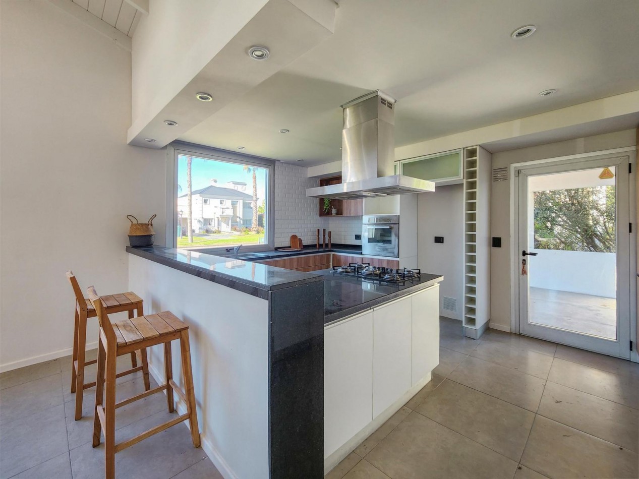 Casa 3 Dormitorios con Pileta Funes Hill Miraflores