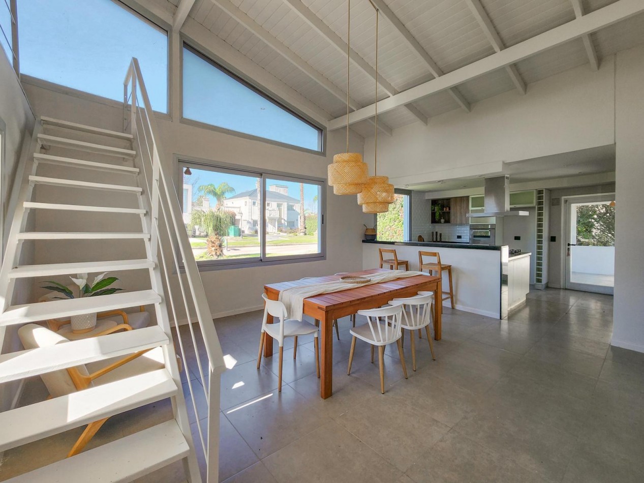 Casa 3 Dormitorios con Pileta Funes Hill Miraflores