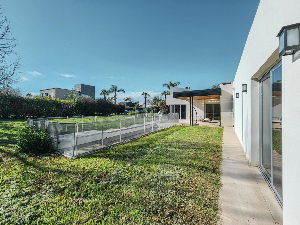 Casa 3 Dormitorios con Pileta Funes Hill Miraflores