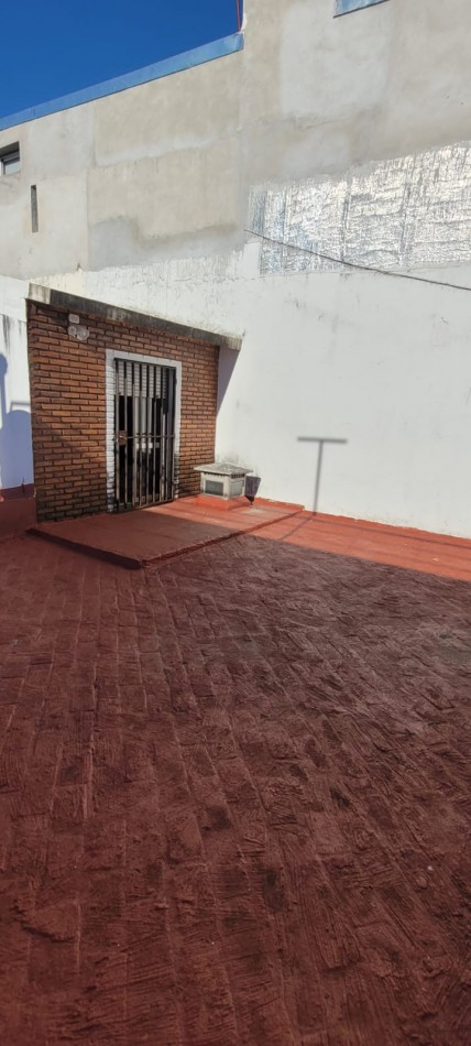 Casa 2 Dormitorios con Patio y Terraza Centeno 700