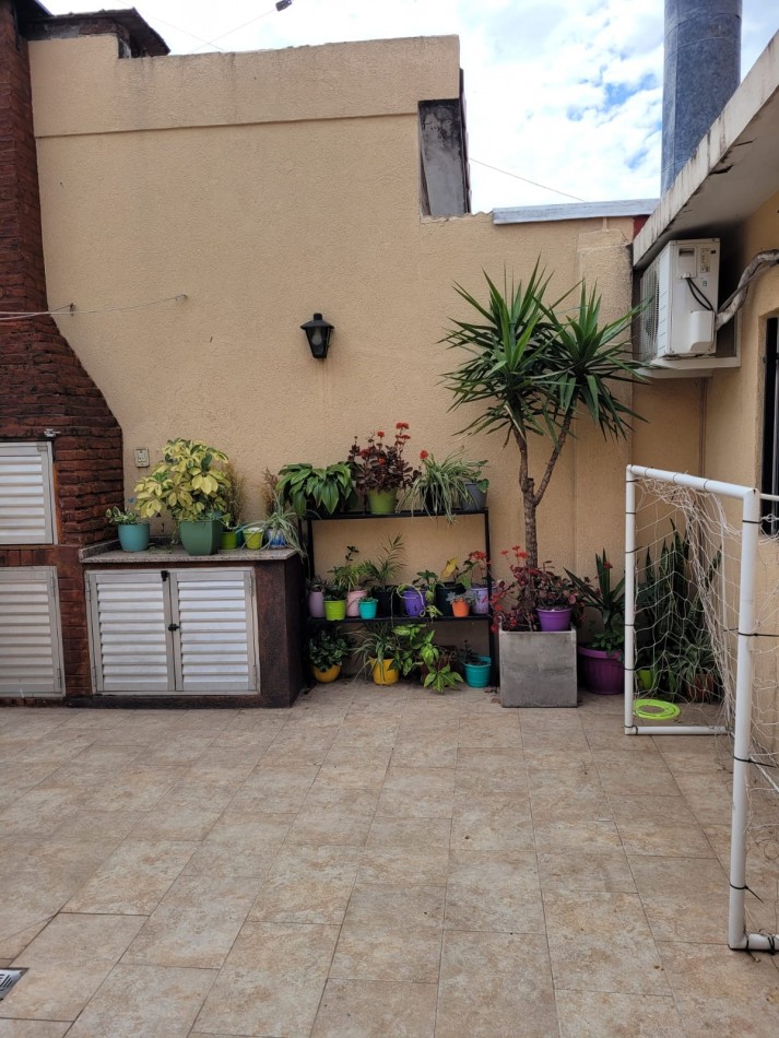 Casa 2 Dormitorios con Patio y Terraza Centeno 700