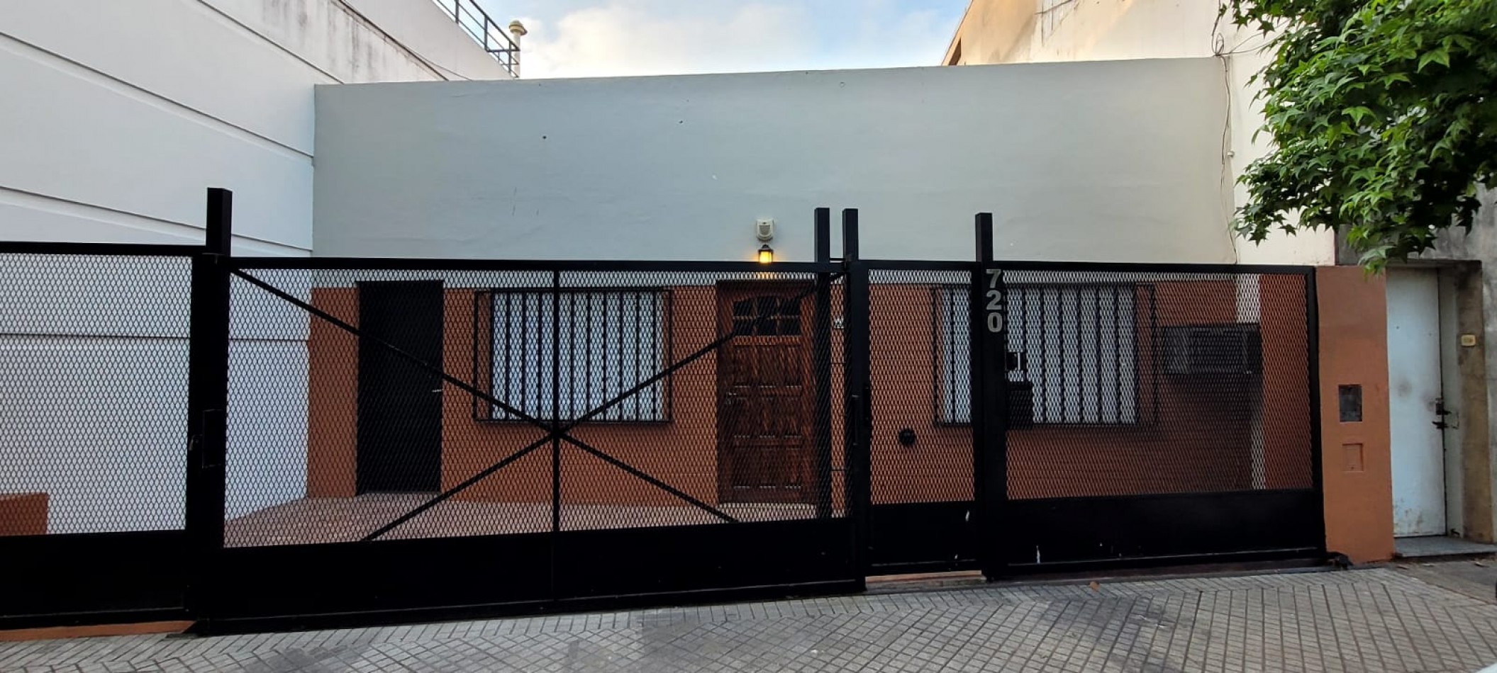 Casa 2 Dormitorios con Patio y Terraza Centeno 700