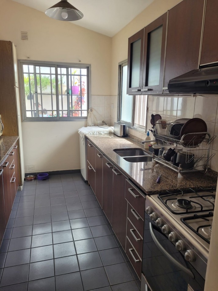 Casa 2 Dormitorios con Patio y Terraza Centeno 700