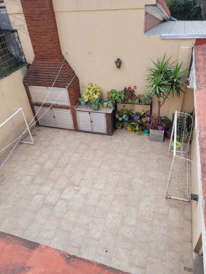 Casa 2 Dormitorios con Patio y Terraza Centeno 700