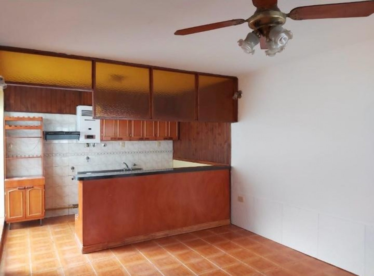 Venta Casa De Pasillo 3 Dormitorios Patio Y Terraza Garay 1700