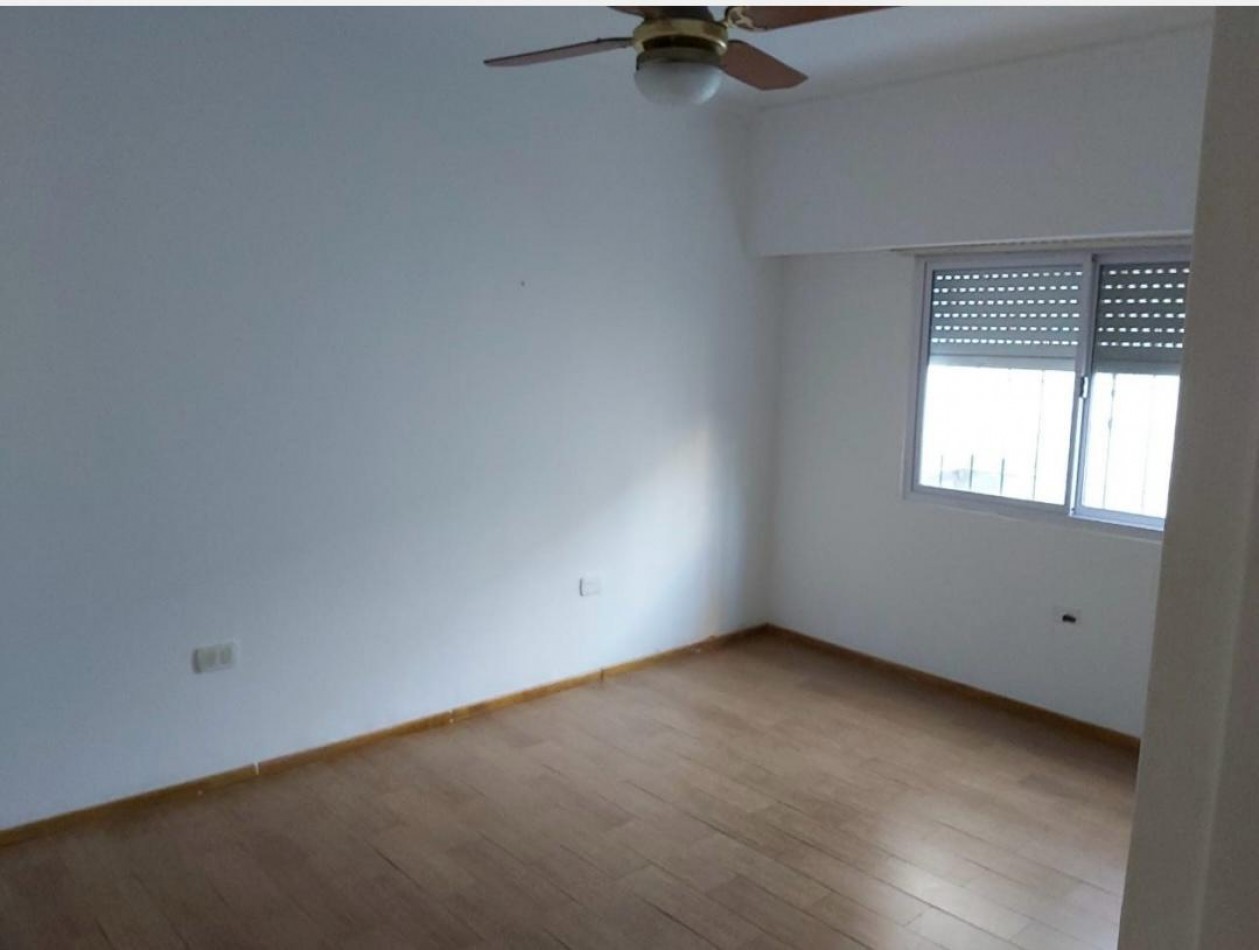 Venta Casa De Pasillo 3 Dormitorios Patio Y Terraza Garay 1700