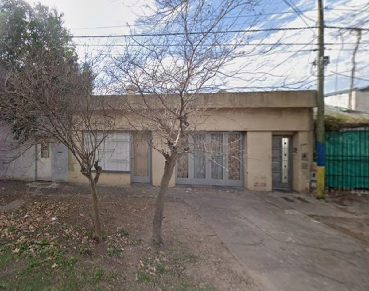 Venta Casa De Pasillo 3 Dormitorios Patio Y Terraza Garay 1700