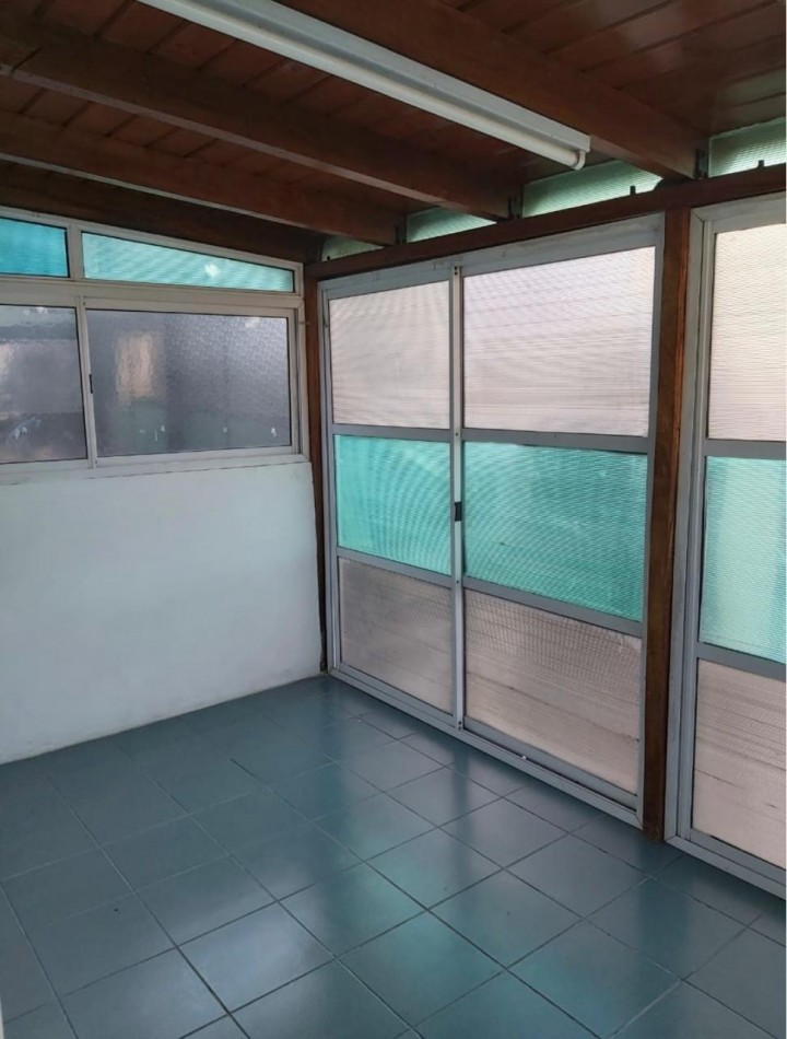 Venta Casa De Pasillo 3 Dormitorios Patio Y Terraza Garay 1700