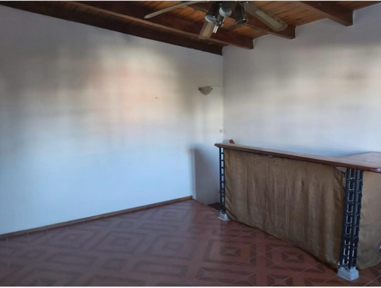 Venta Casa De Pasillo 3 Dormitorios Patio Y Terraza Garay 1700