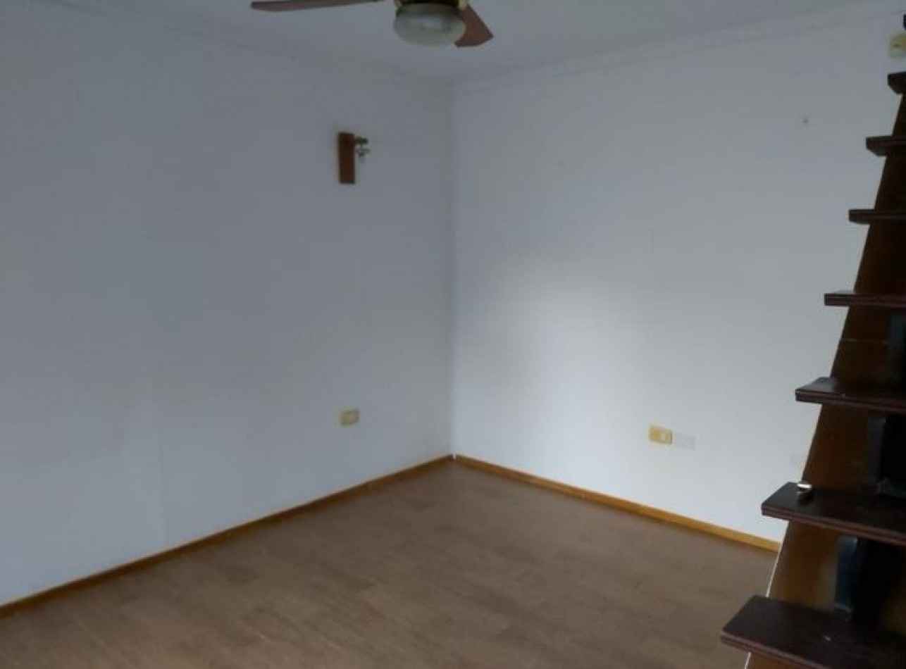 Venta Casa De Pasillo 3 Dormitorios Patio Y Terraza Garay 1700