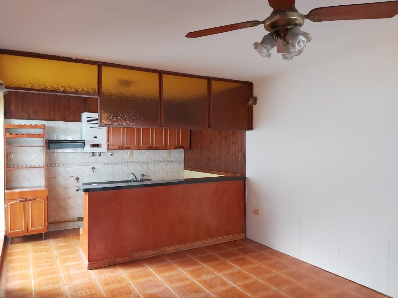 Venta Casa De Pasillo 3 Dormitorios Patio Y Terraza Garay 1700