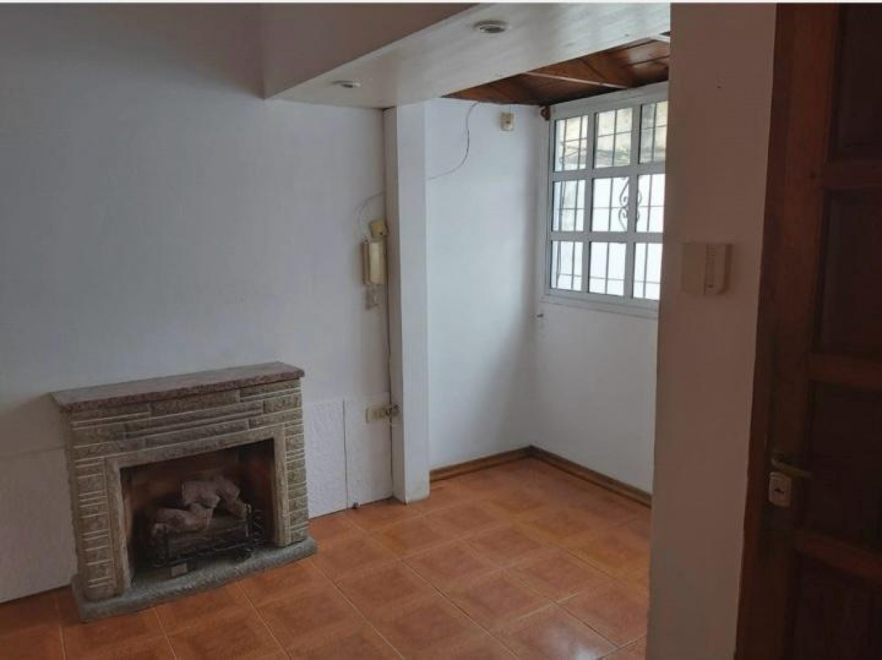 Venta Casa De Pasillo 3 Dormitorios Patio Y Terraza Garay 1700