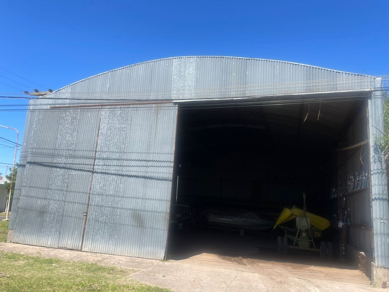 Venta Galpon 300 m2 en Pueblo Muñoz