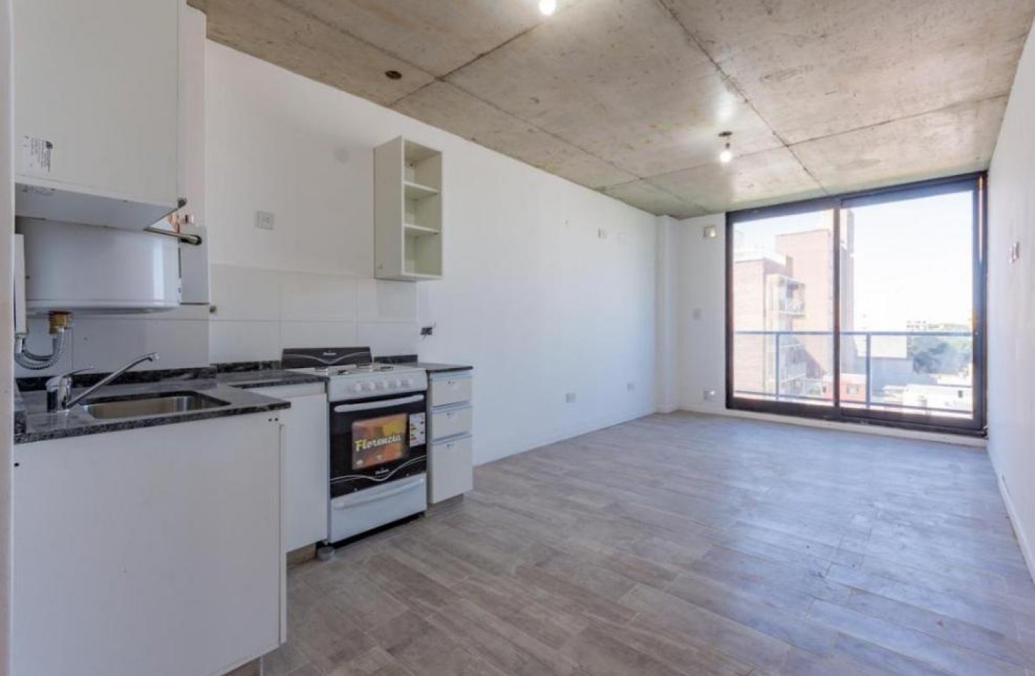 Venta Monoambiente con Balcon Barrio Abasto Ituzaingo 1800