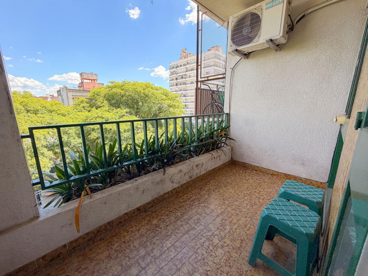 Venta Departamento 1 Dormitorio con Balcon Av. Pellegrini 1000