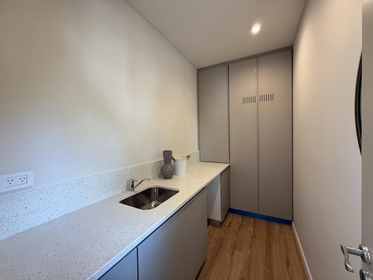 Casa 4 Dormitorios con Cochera y Amenities