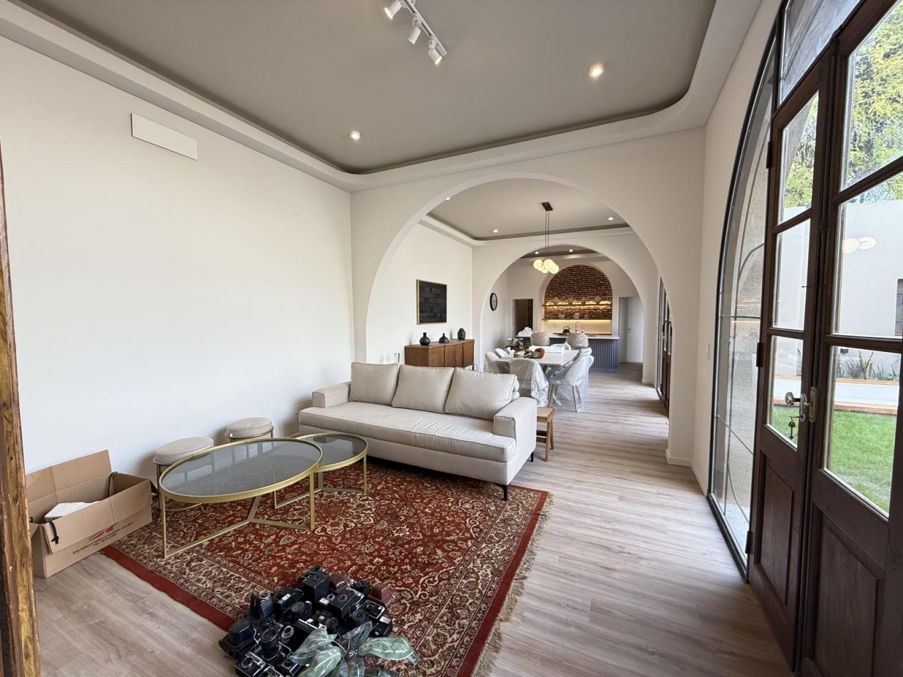 Casa 4 Dormitorios con Cochera y Amenities