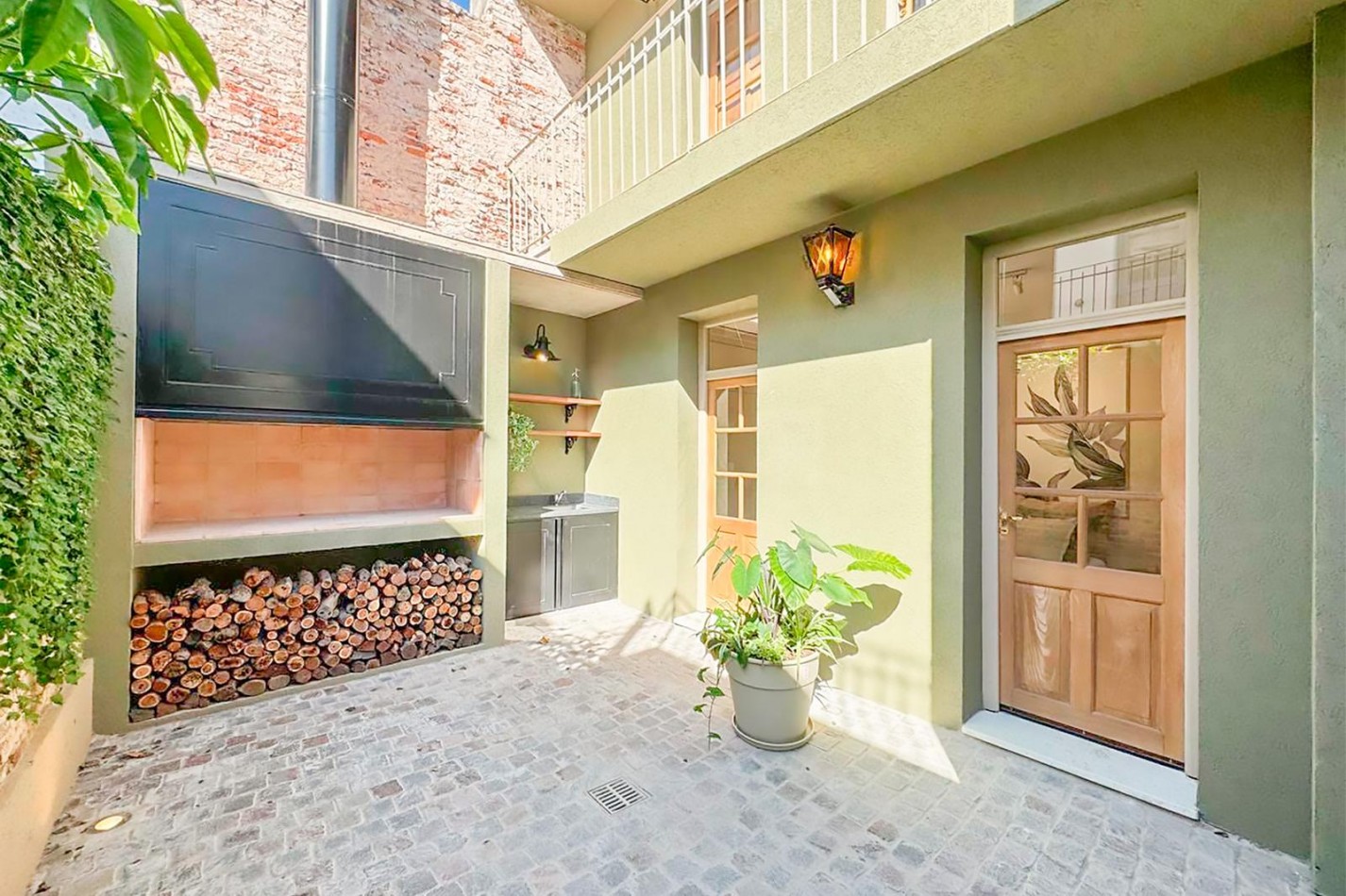 Casa 3 Dormitorios con Terraza y Pileta Ricchieri 487