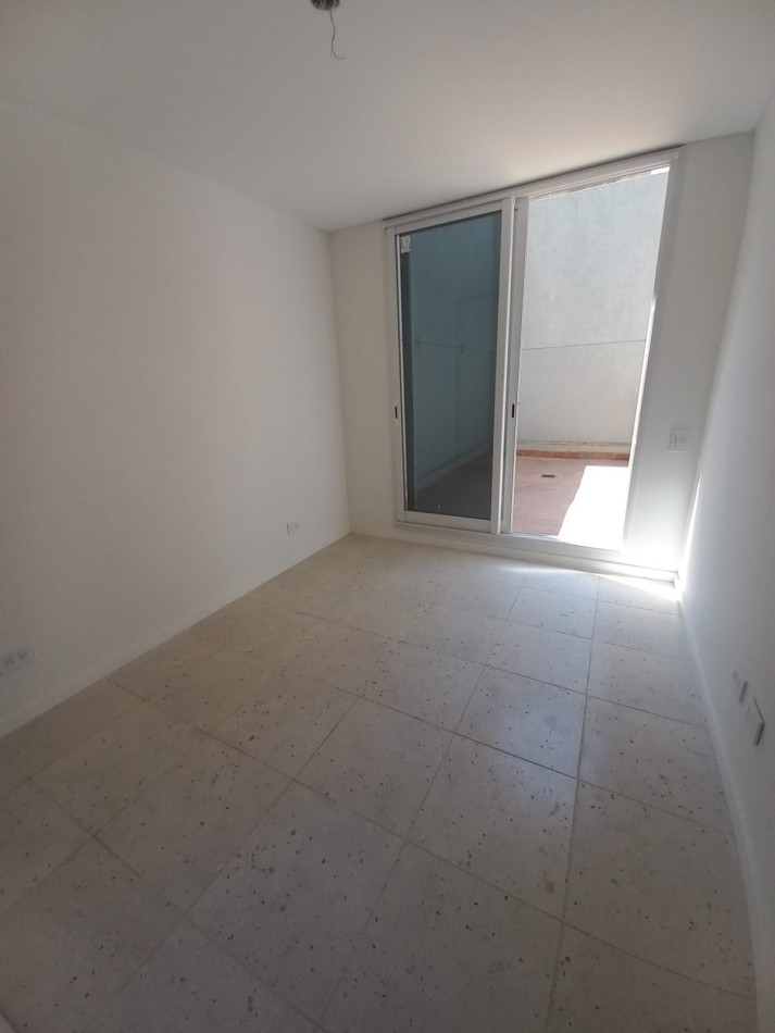 Departamento 1 Dormitorio con Patio Rodriguez 600