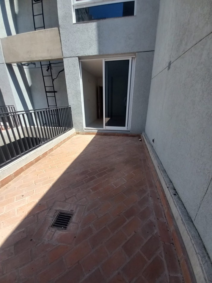 Departamento 1 Dormitorio con Patio Rodriguez 600