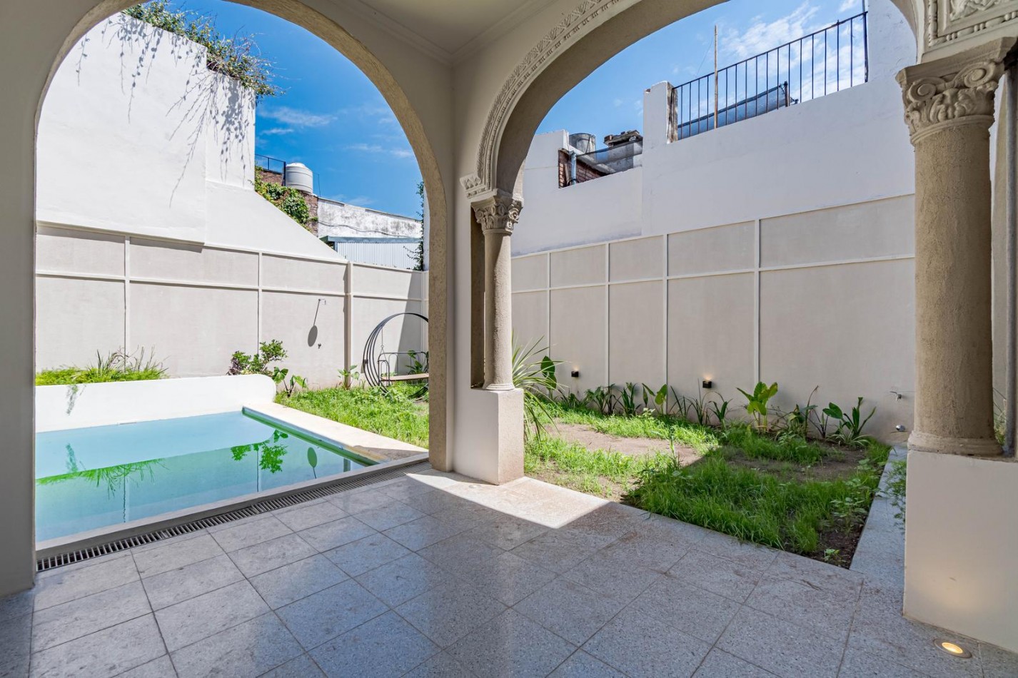 Casa 4 Dormitorios con Pileta Patio y Terraza Sarmiento 2300