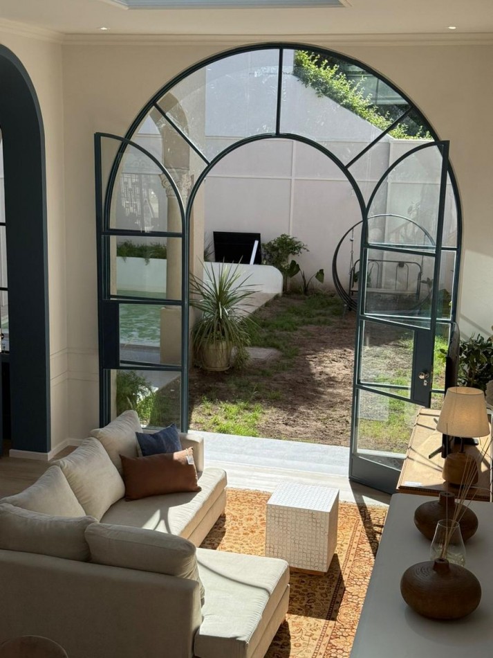 Casa 4 Dormitorios con Pileta Patio y Terraza Sarmiento 2300