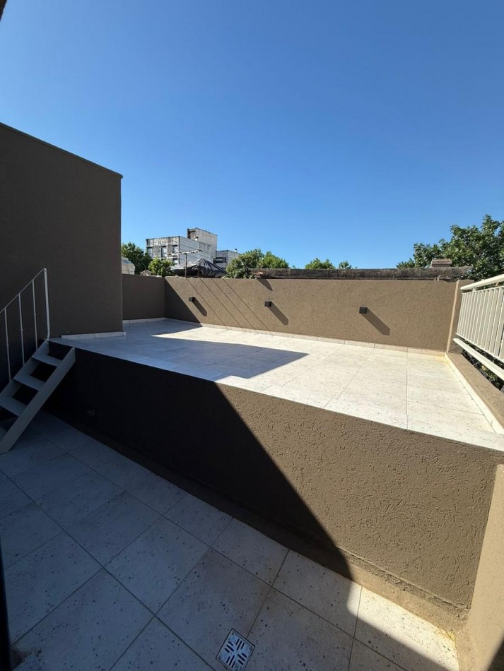 Casa 4 Dormitorios con Pileta Patio y Terraza Sarmiento 2300