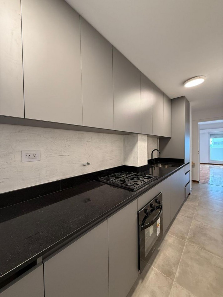 Departamento 2 Dormitorios Reciclado con Balcon Urquiza 1000