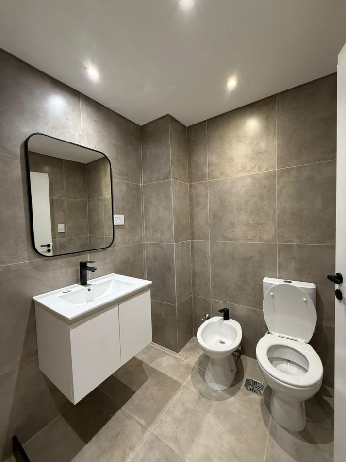 Departamento 2 Dormitorios Reciclado con Balcon Urquiza 1000