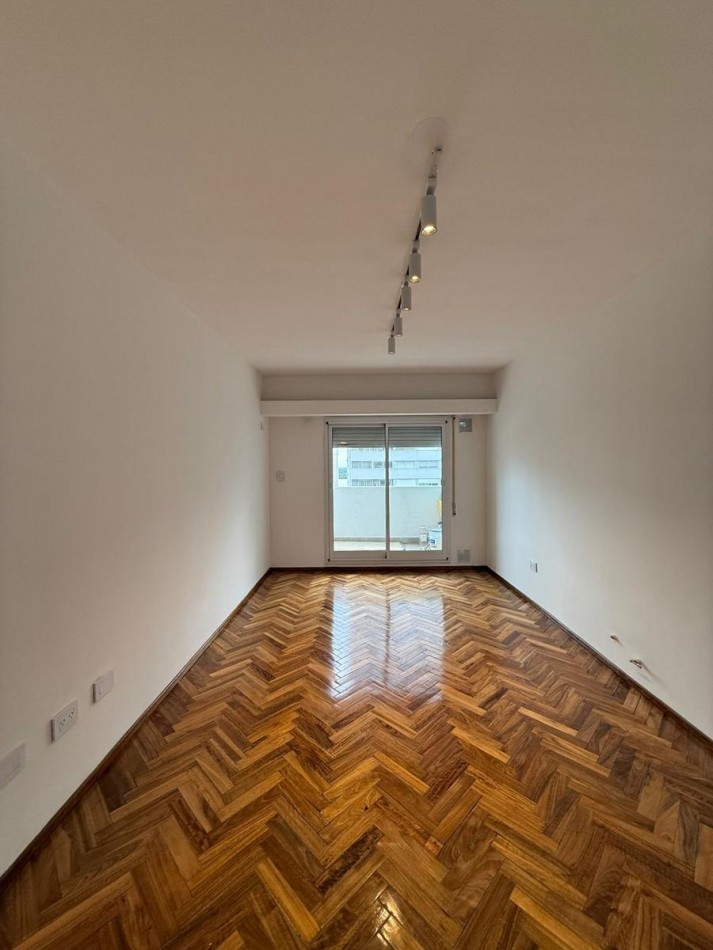 Departamento 2 Dormitorios Reciclado con Balcon Urquiza 1000