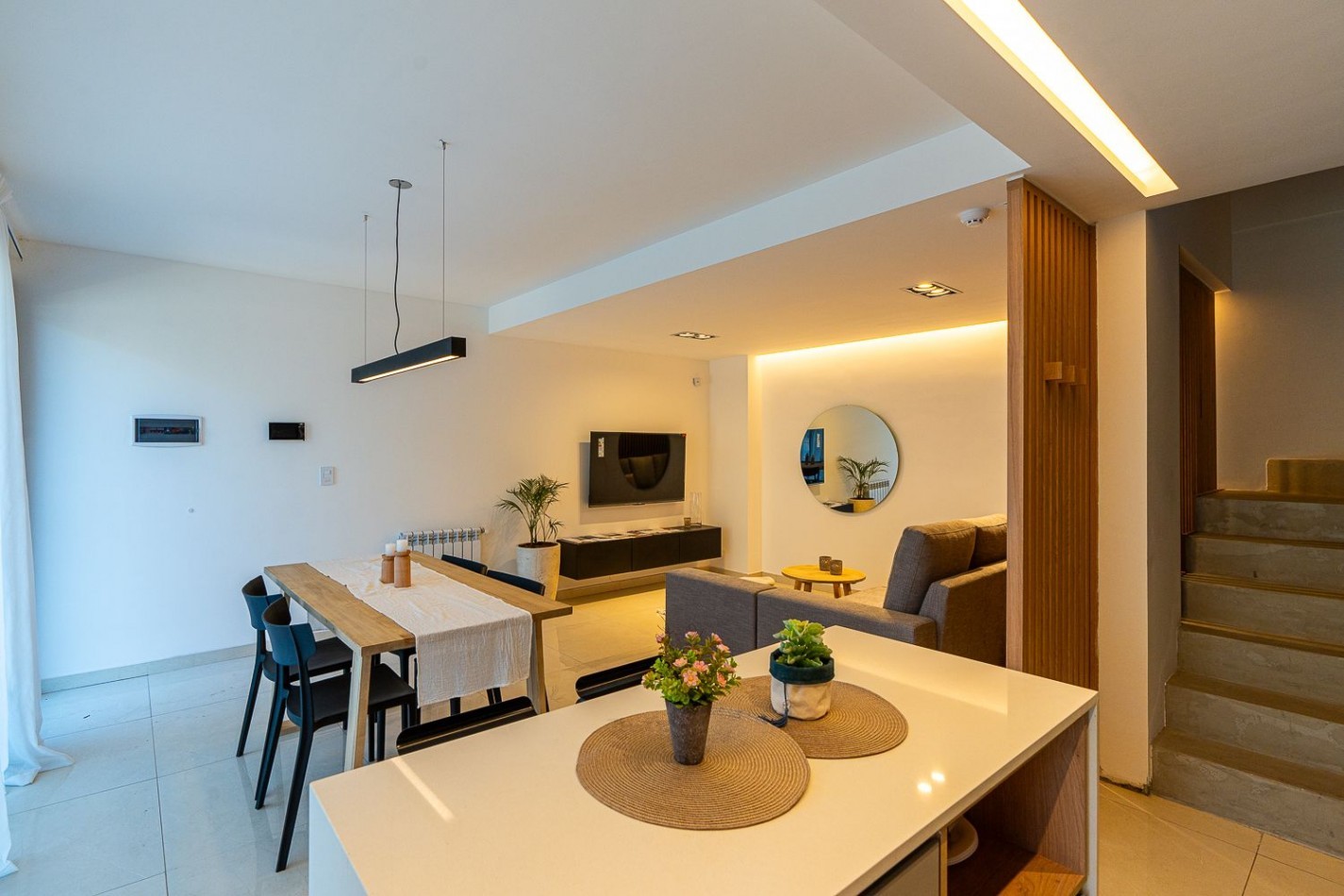 Casa 4 Dormitorios con Cochera y Pileta Fisherton