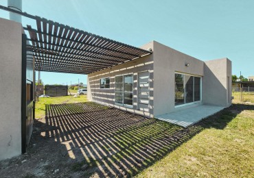 Casa 2 Dormitorios con Pileta en Funes Town