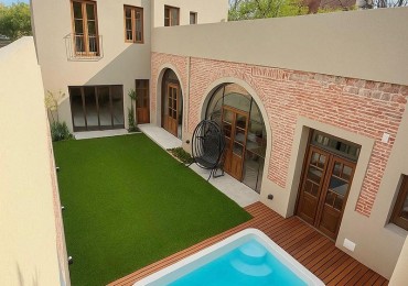 Casa 4 Dormitorios con Cochera y Amenities