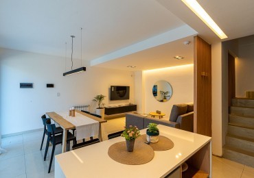 Casa 4 Dormitorios con Cochera y Pileta Fisherton